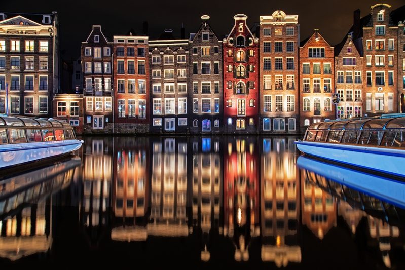 Amsterdam,Canal,Facade,At,Night