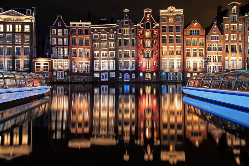 Amsterdam,Canal,Facade,At,Night